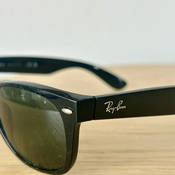 Ray-Ban Black NEW WAYFARER CLASSIC Sunglasses. - Picture 5 of 13